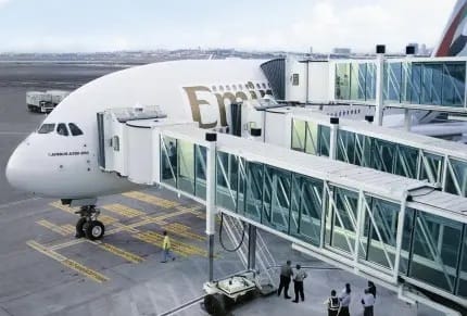 TKE AYUDA A LOS PASAJEROS A EMBARCAR EN EL AVIÓN MÁS GRANDE